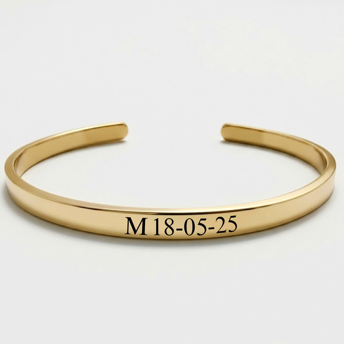 Bracelete 4mm dourada com gravação de nome e data personalizada