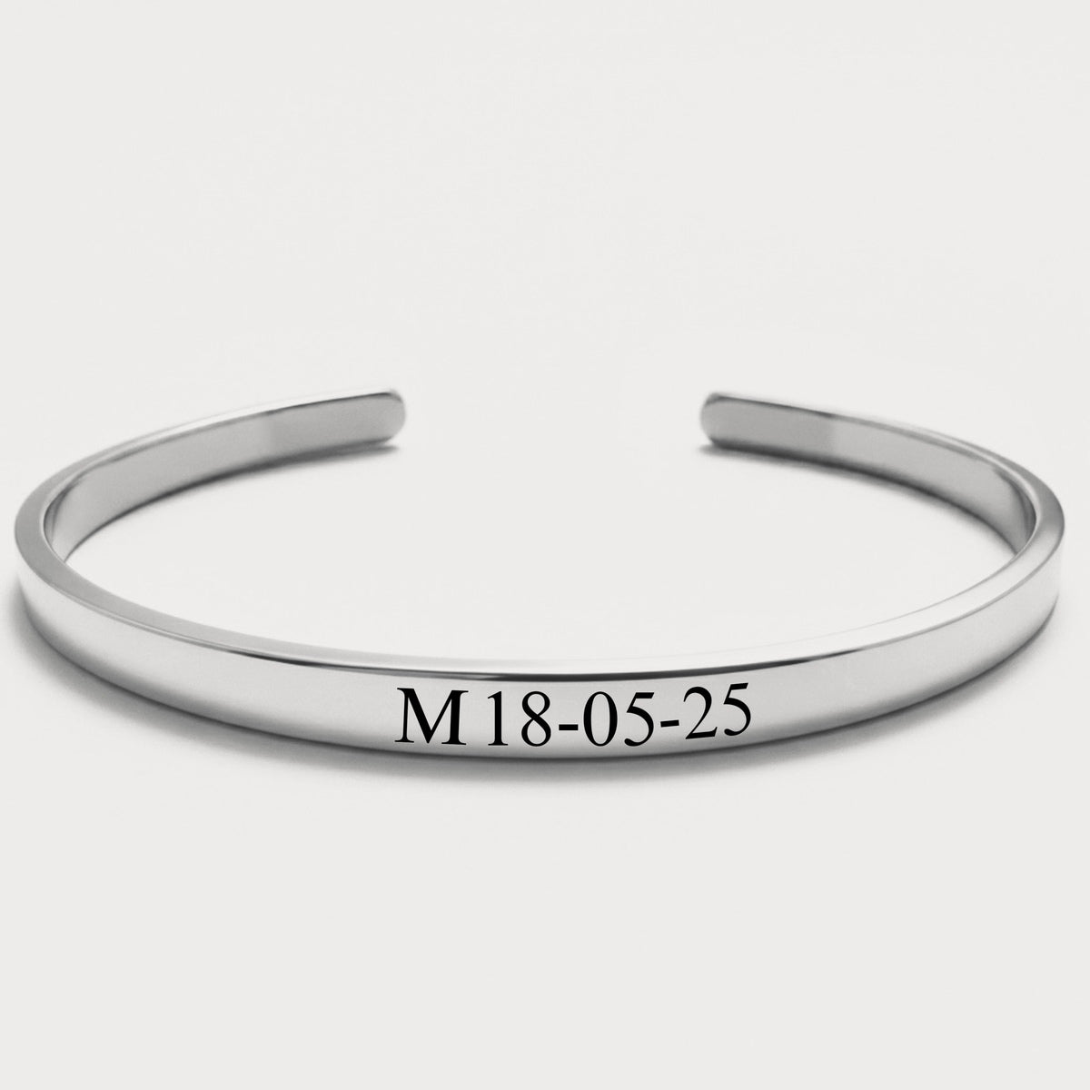 Bracelete 4mm prateada com gravação de nome e data personalizada