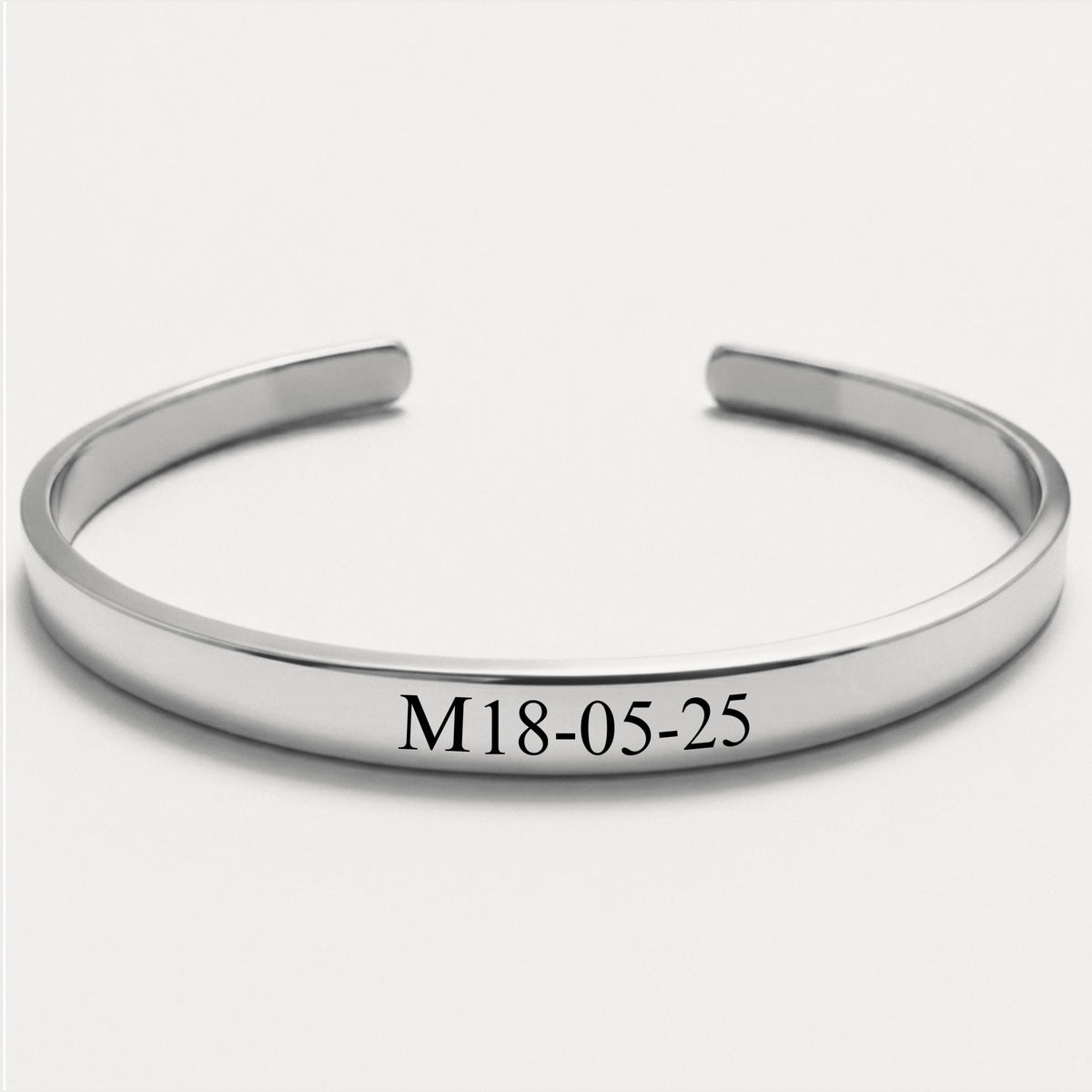 Bracelete 6mm prateada com gravação de nome e data personalizada