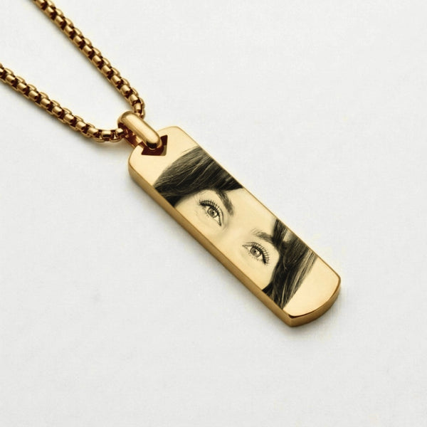 Colar barra dourado com gravação de fotografia do olhar personalizada