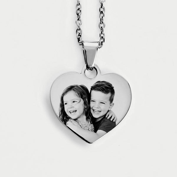 Colar coração prateado com gravação de fotografia personalizada