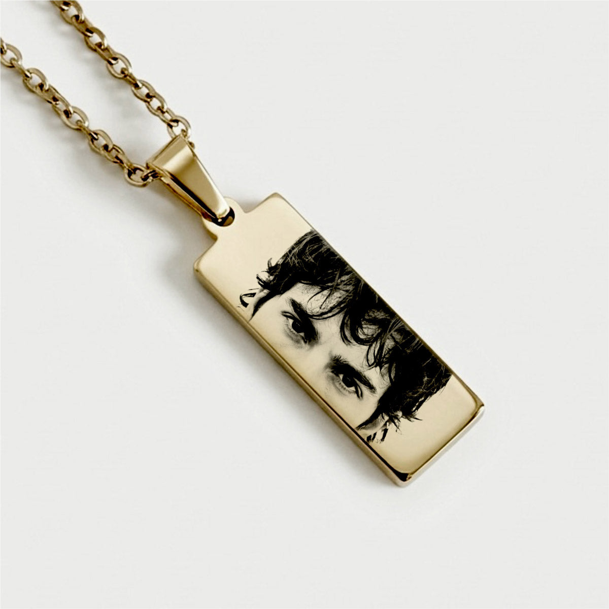 Colar vertical dourado com gravação de fotografia do olhar personalizada
