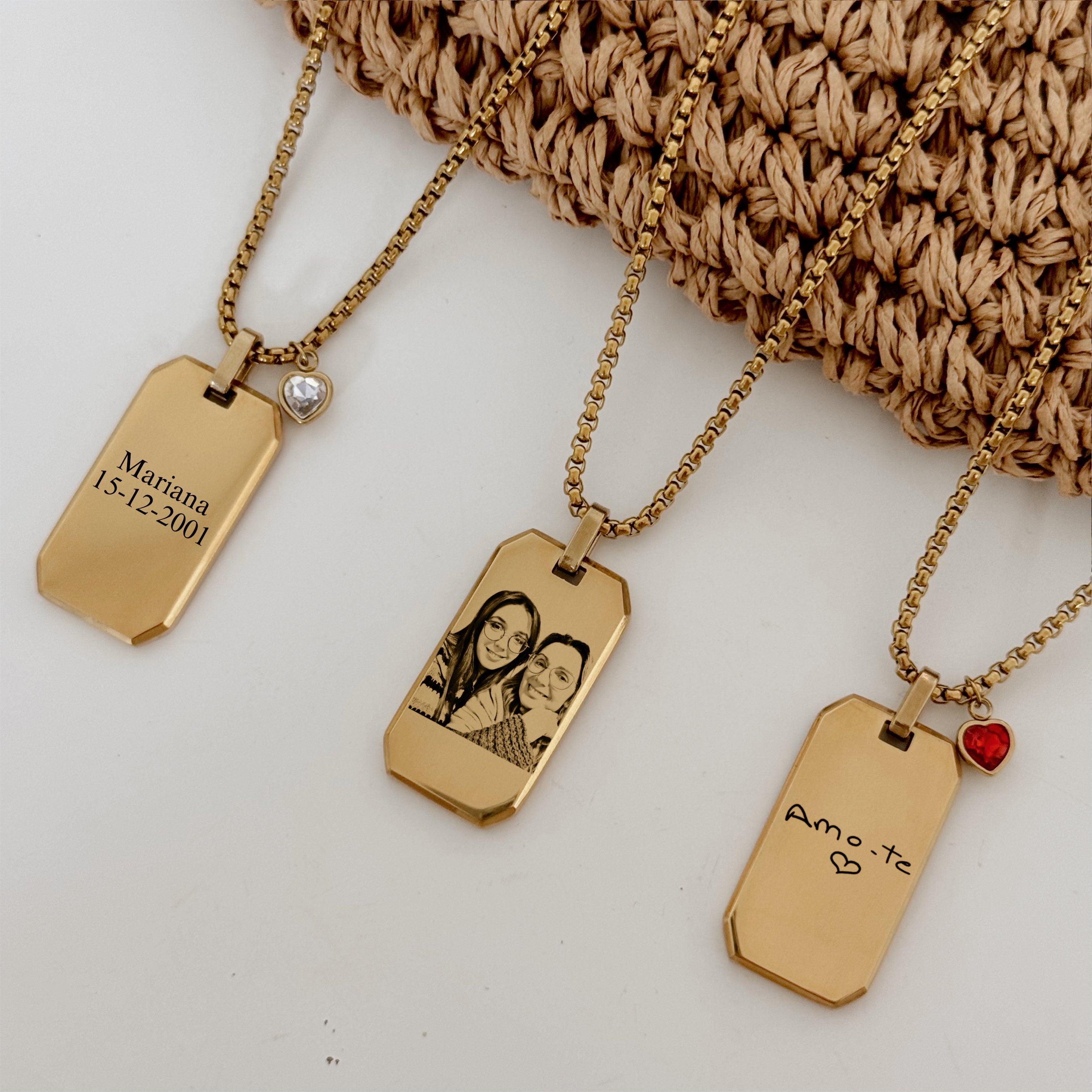 Colar retângulo dourado