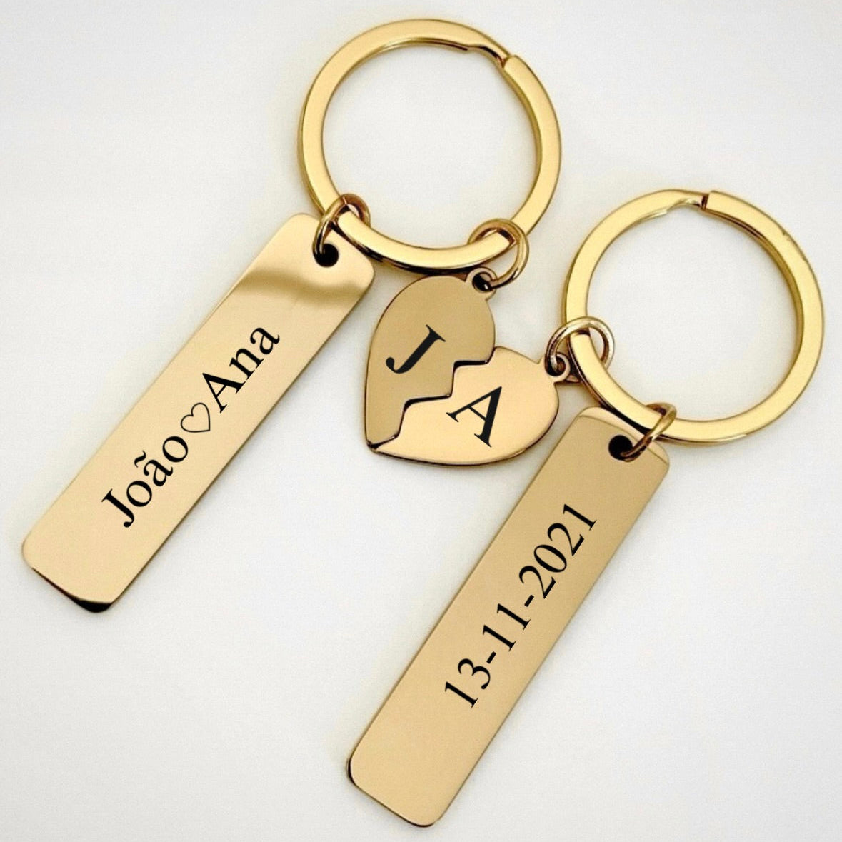Conjunto de 2 porta-chaves dourados com nome, data e iniciais personalizadas