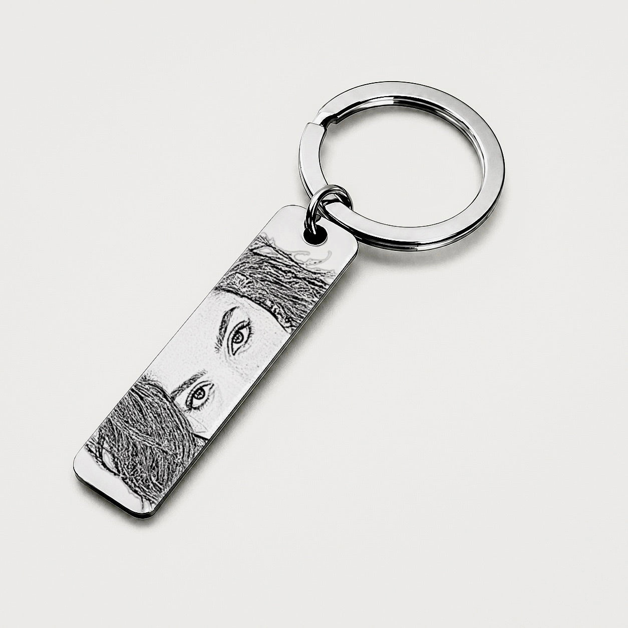 Porta chaves barra prateado com gravação de olhar em estilo desenho personalizada