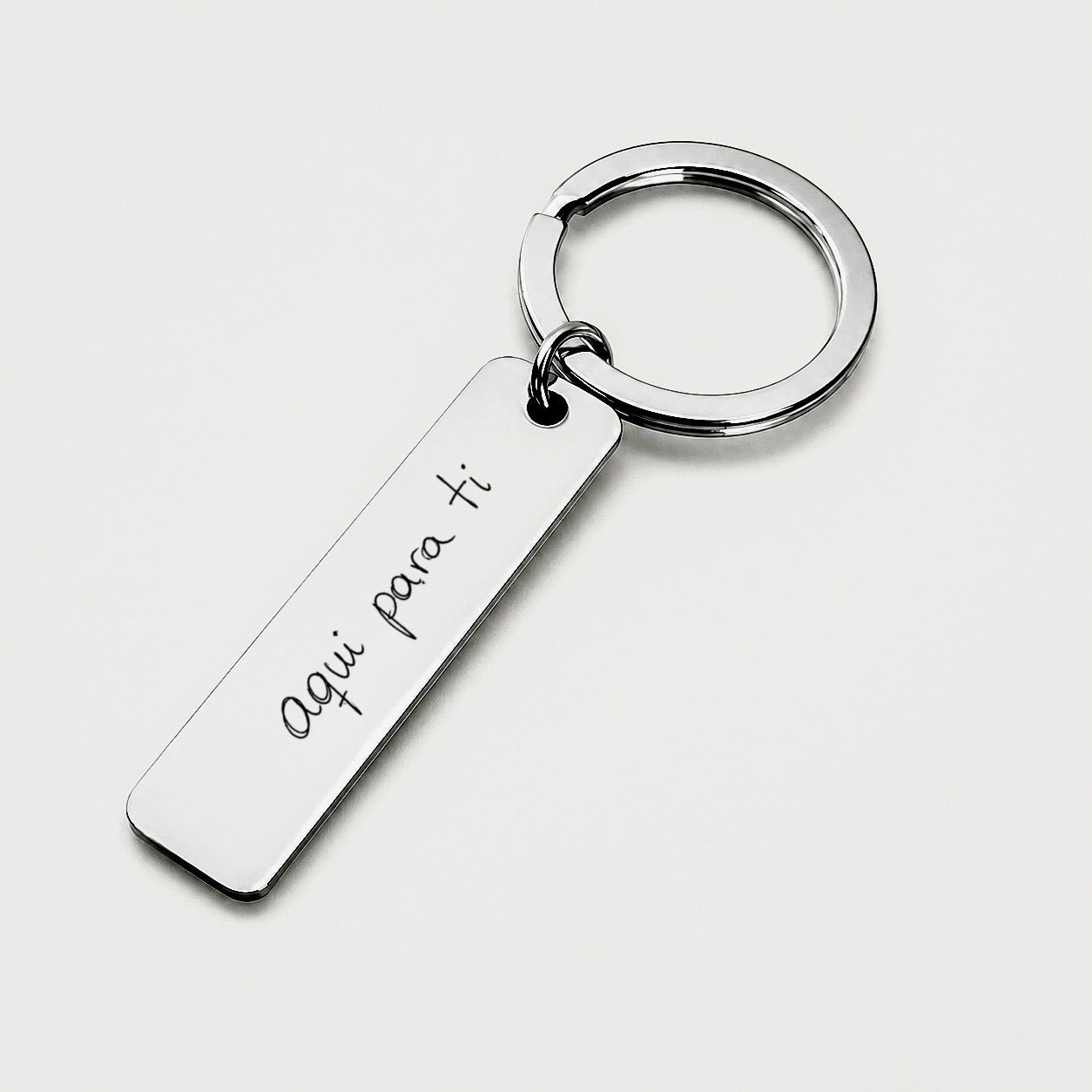 Porta chaves barra prateado com gravação de texto manuscrito personalizada