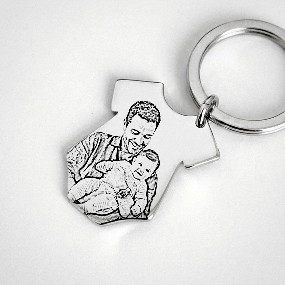 Porta chaves bebé prateado com gravação de fotografia em estilo desenho personalizada