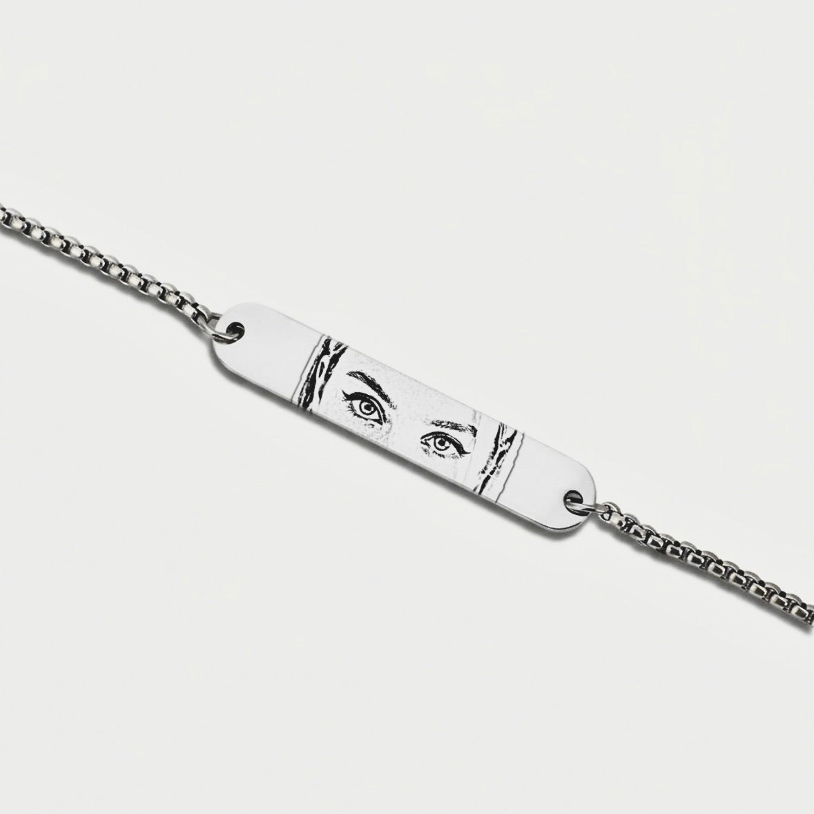 Pulseira barra prateada com gravação de fotografia do olhar em estilo desenho personalizada