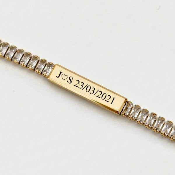 Pulseira brilhante dourada com gravação de nome e data personalizada