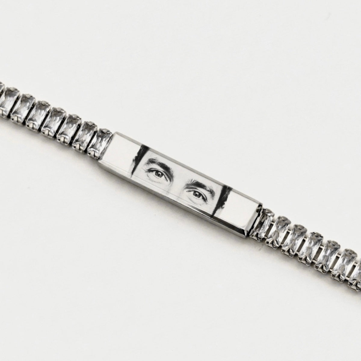 Pulseira brilhante prateada com gravação de fotografia do olhar personalizada