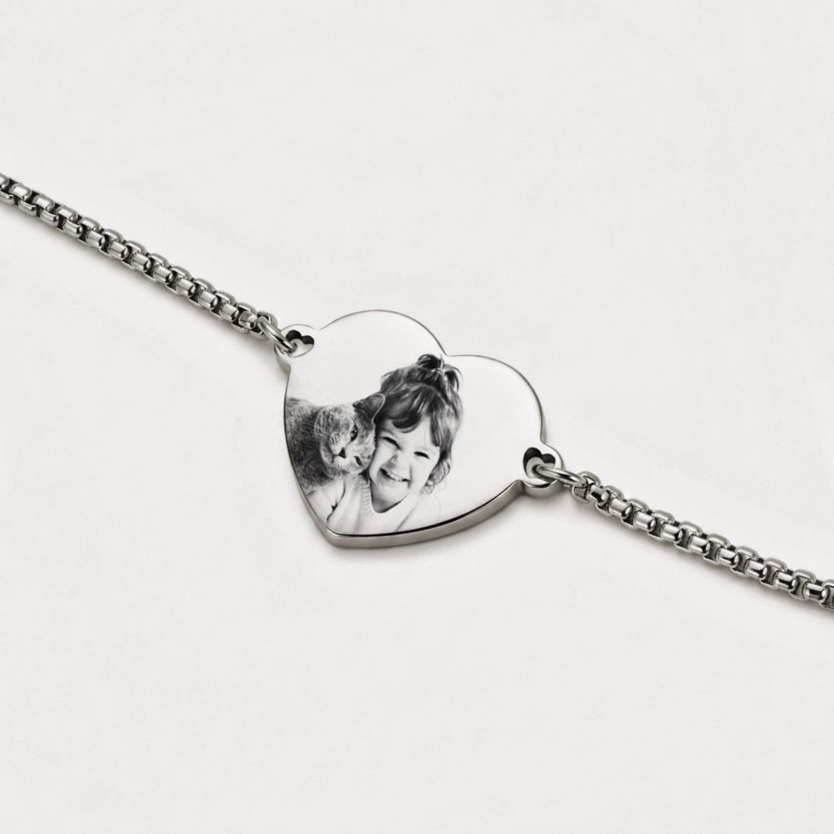 Pulseira coração prateada com fotografia personalizada