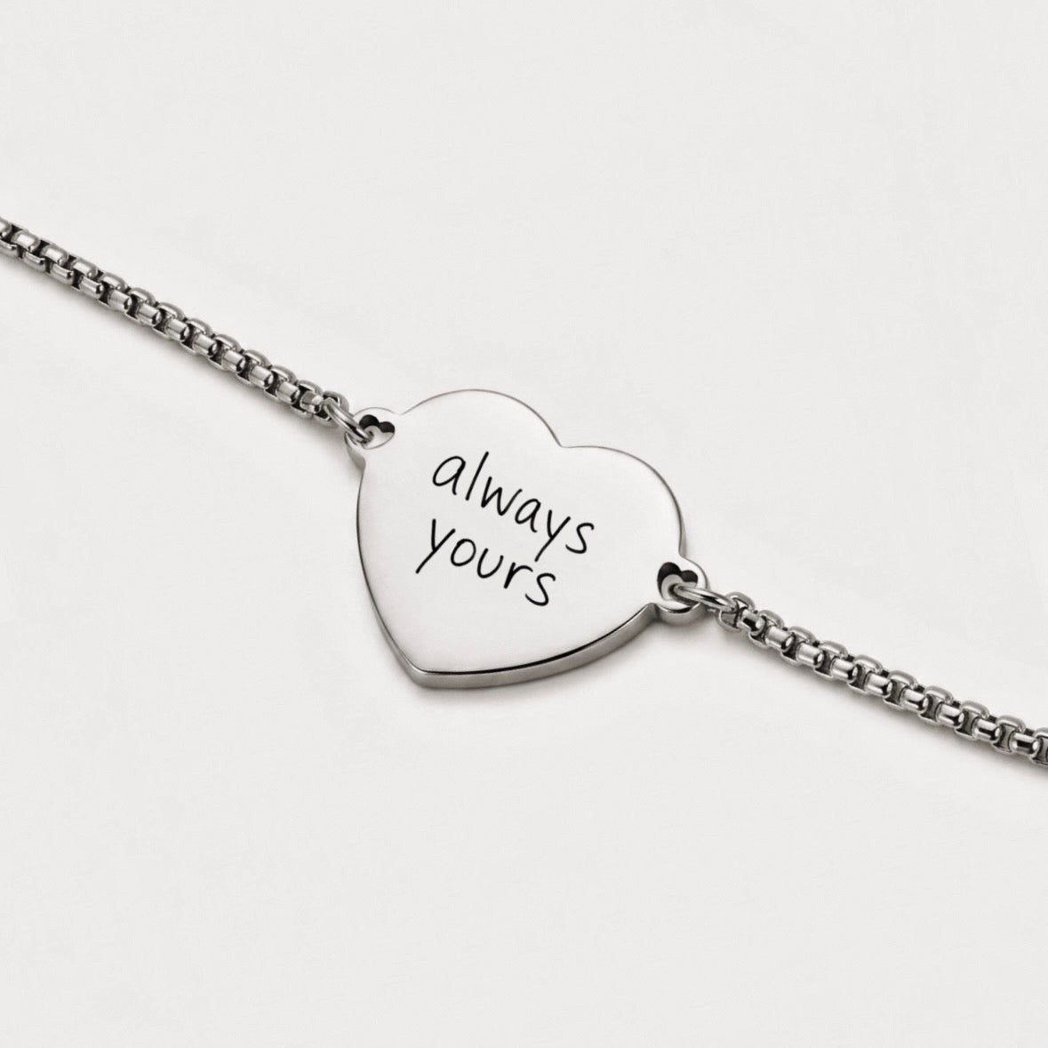 Pulseira coração prateada com gravação manuscrita personalizada