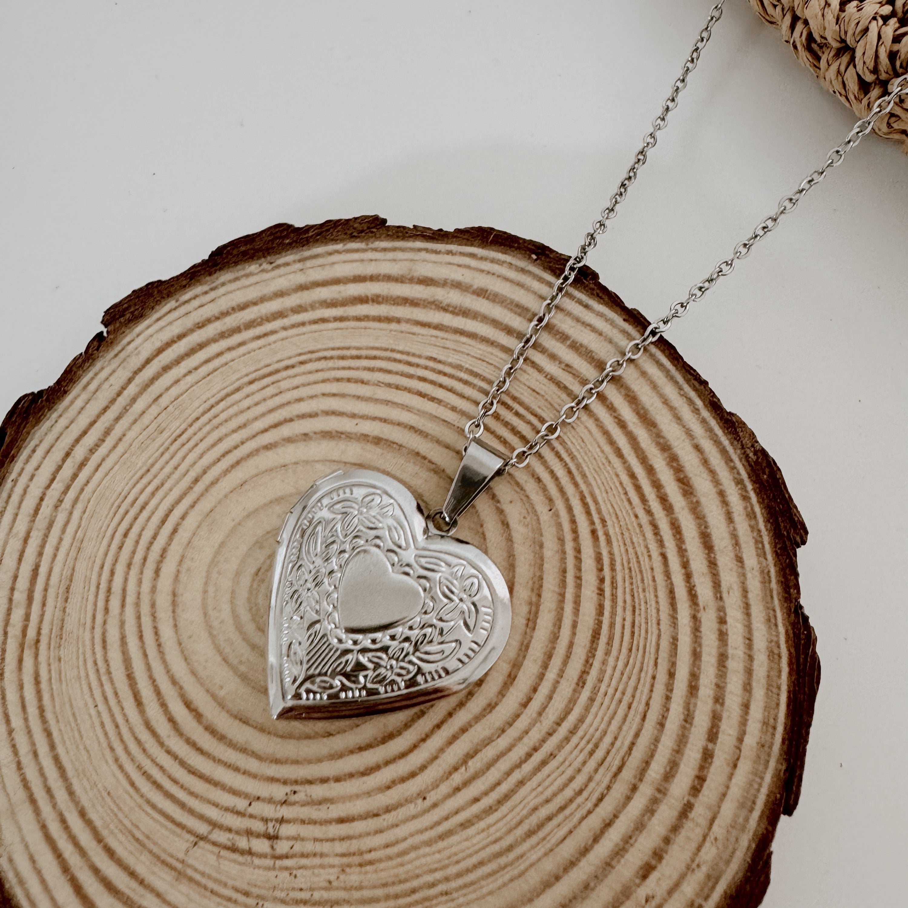 Relicário coração prateado
