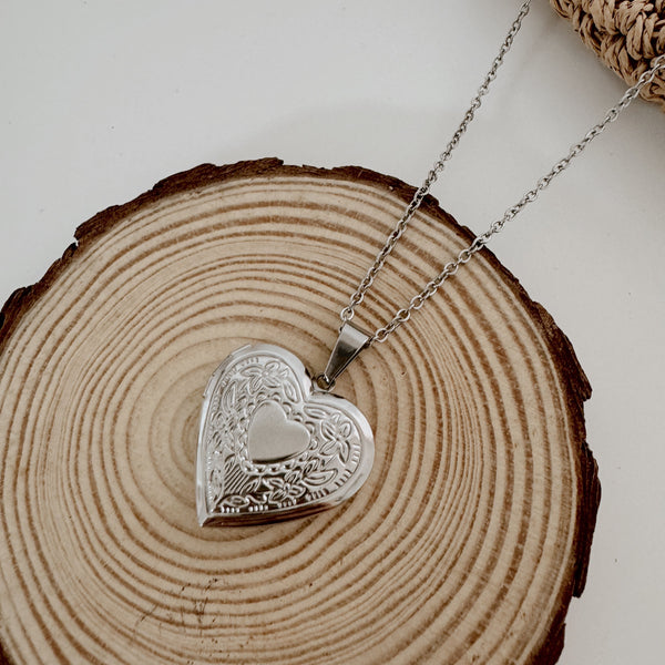 Relicário coração prateado